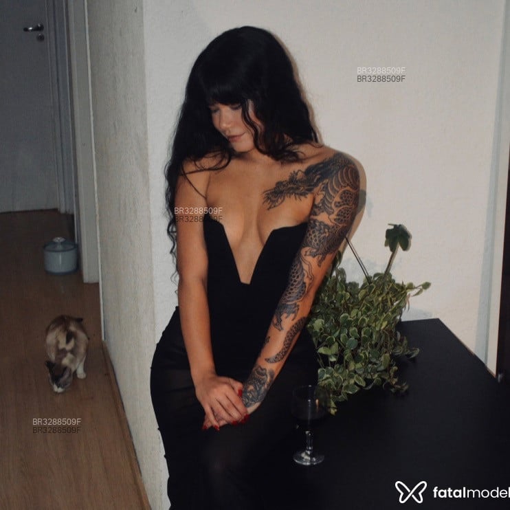 Acompanhante Anne - Feed
