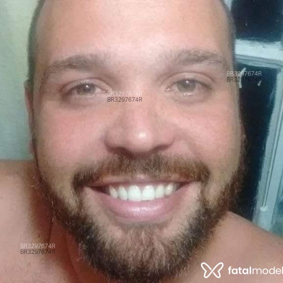 Acompanhante Chuck - Feed
