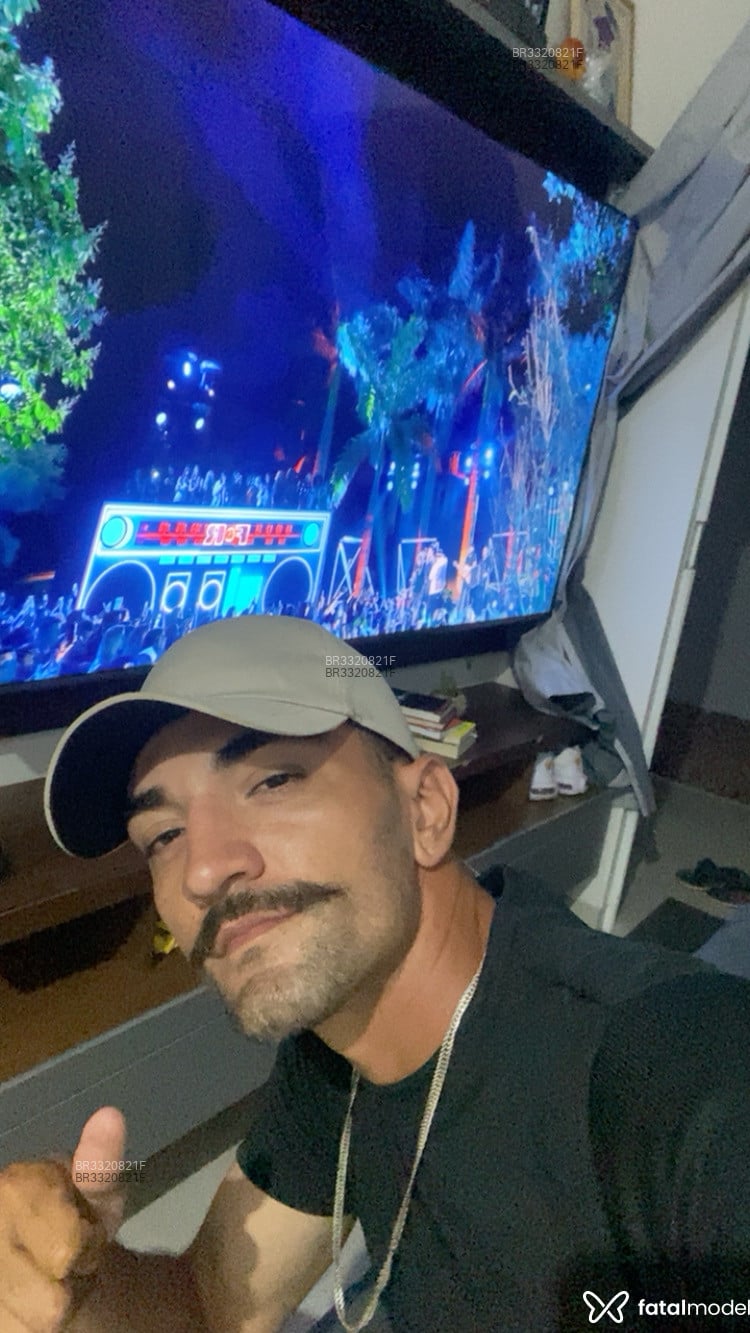 Acompanhante Henrique - Feed