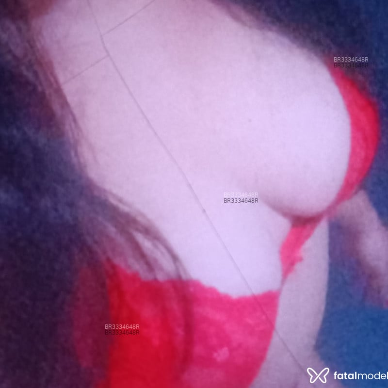 Acompanhante Mia - Feed