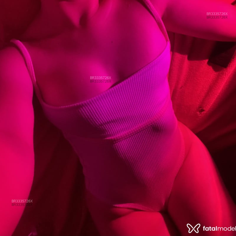 Acompanhante Íris Garcia - Feed