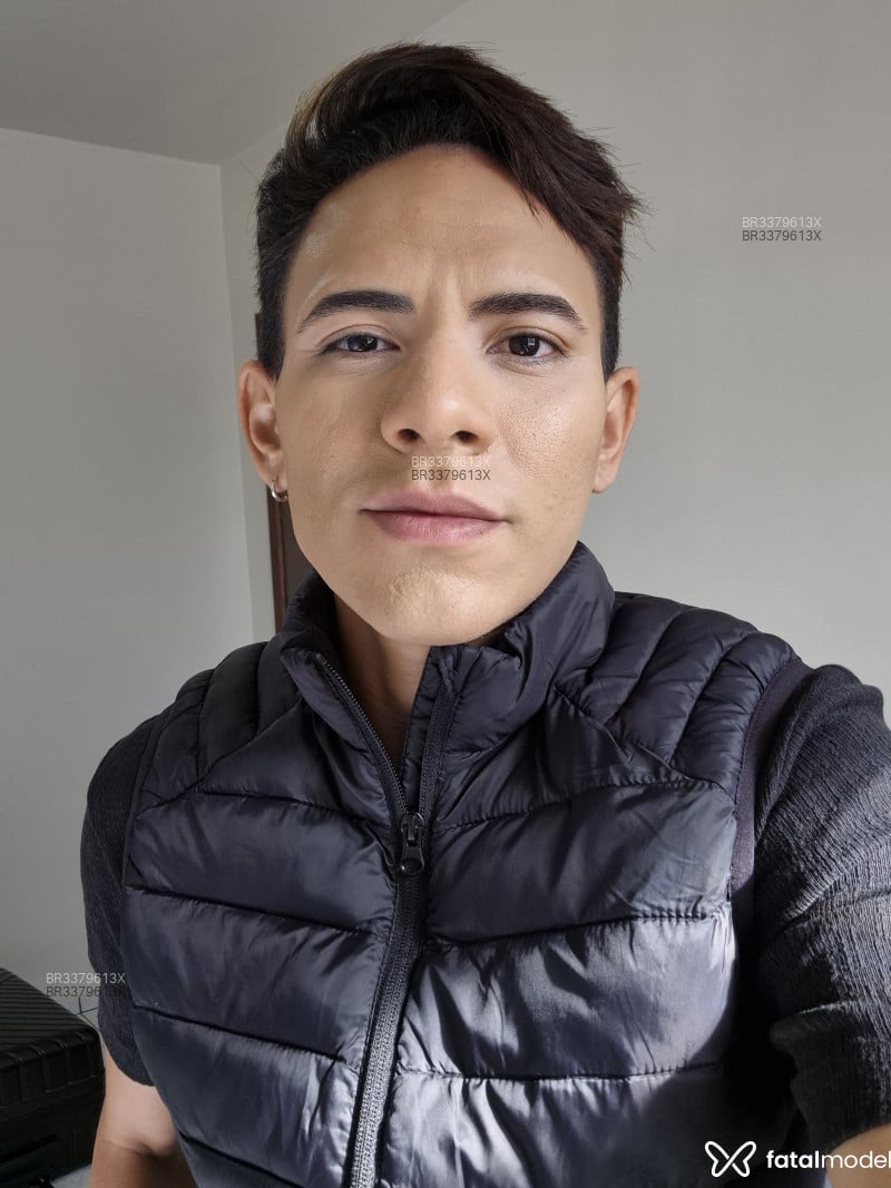 Acompanhante Adrián Salazar - Feed
