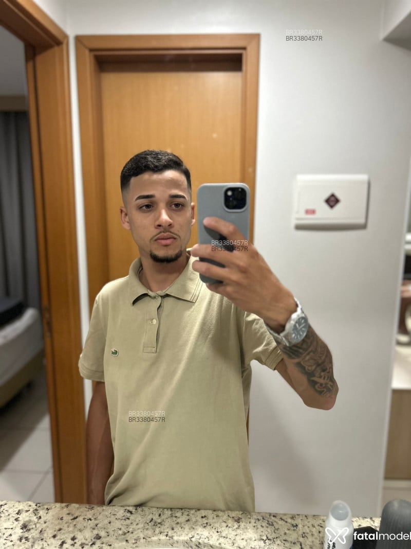 Acompanhante Henrique - Feed