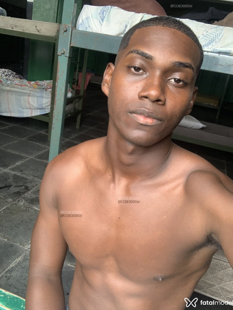 Acompanhante Negro Bala - Feed