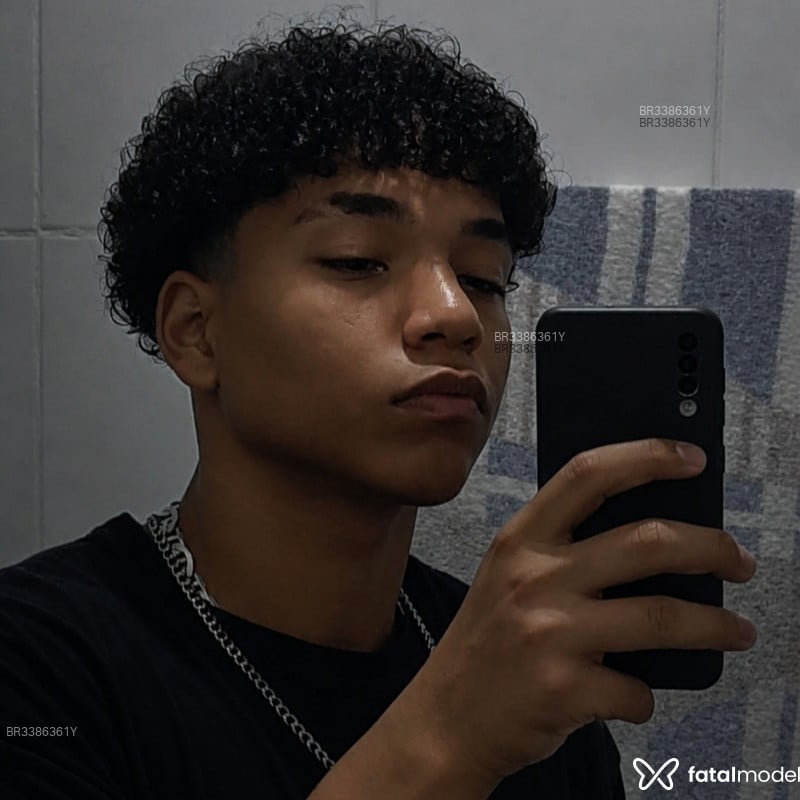 Acompanhante Henrique - Feed