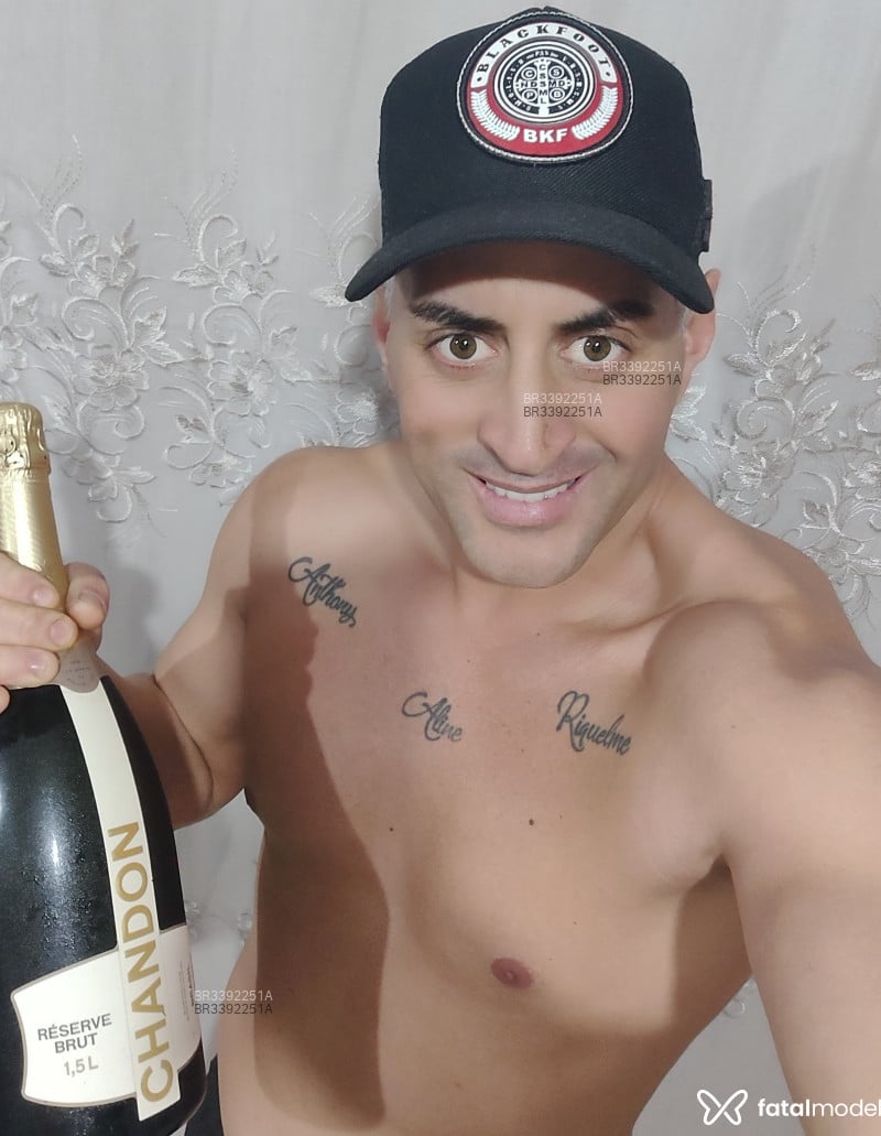 Acompanhante Castanho - Feed