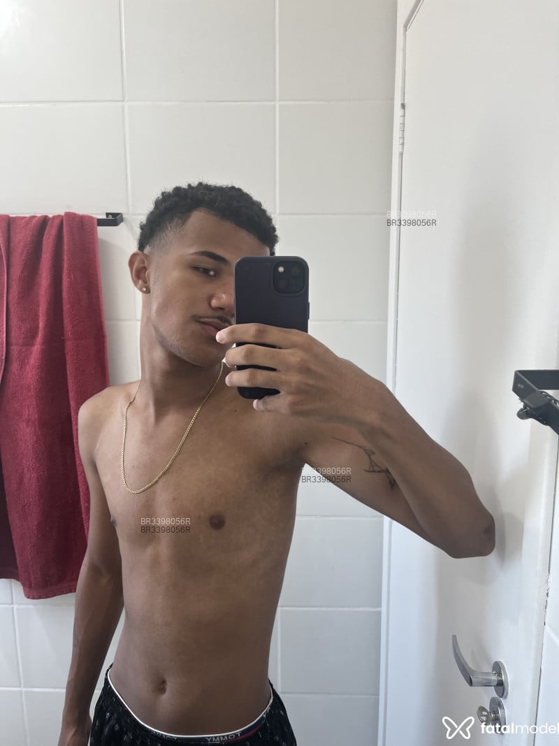 Acompanhante Henrique - Feed