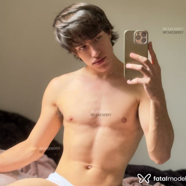 Acompanhante Ulliel Gaspard - Feed