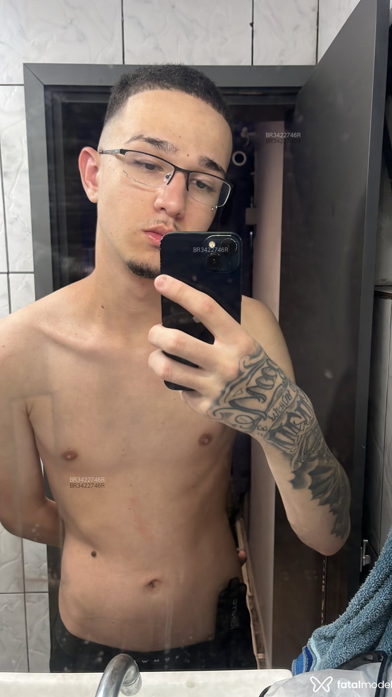 Acompanhante Lukas - Feed