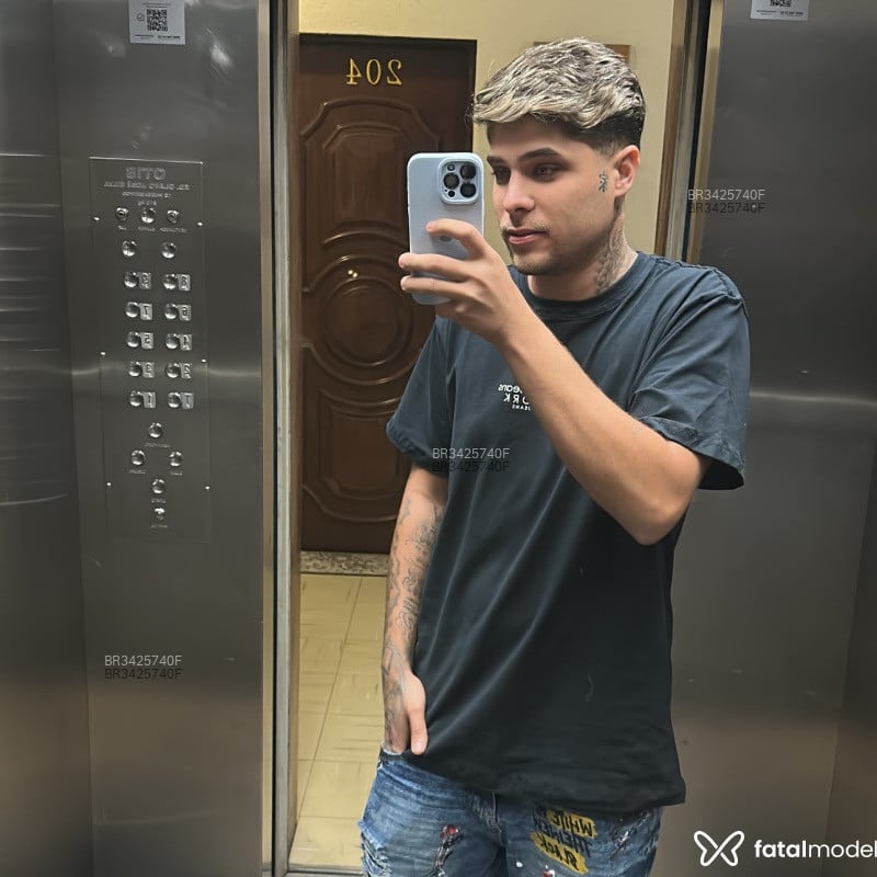 Acompanhante Henrique - Feed