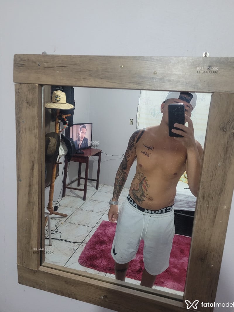Acompanhante Famosinho - Feed
