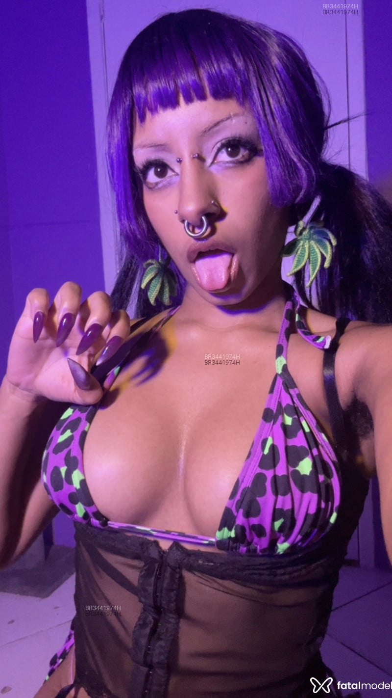 Acompanhante Violeta - Feed