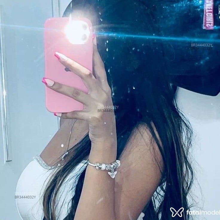 Acompanhante Luiza - Feed