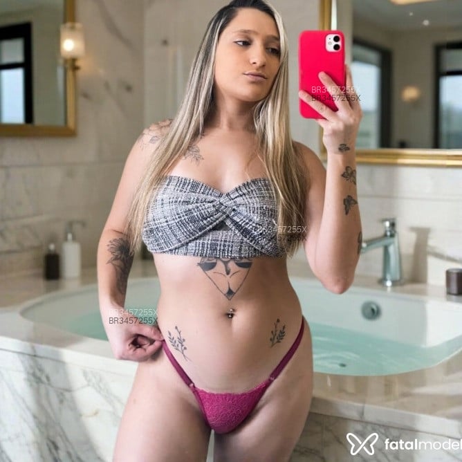 Acompanhante Babi Ferrari - Feed