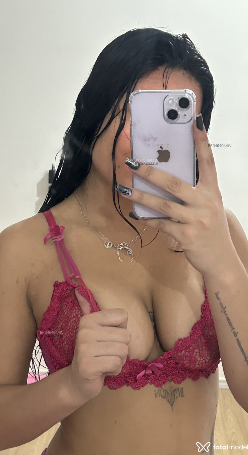 Acompanhante Courtney - Feed