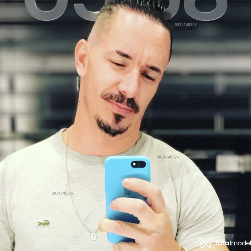 Acompanhante Cristiano - Feed
