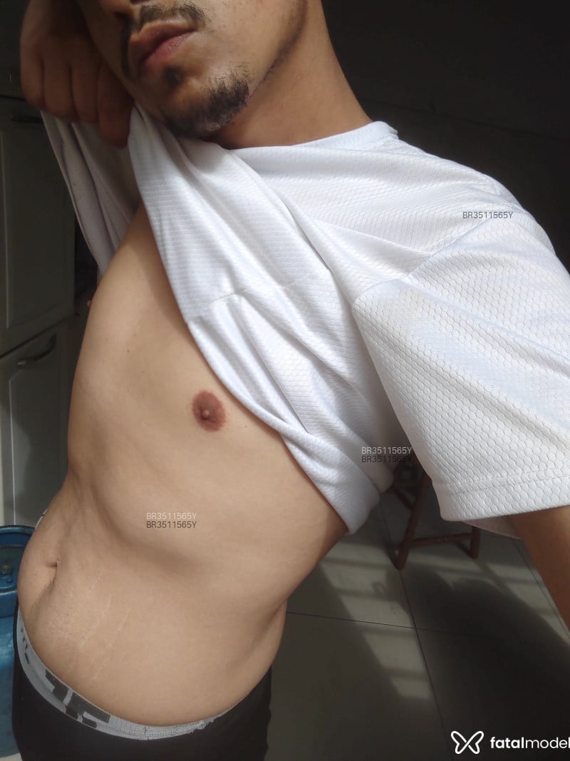Acompanhante Louis - Feed