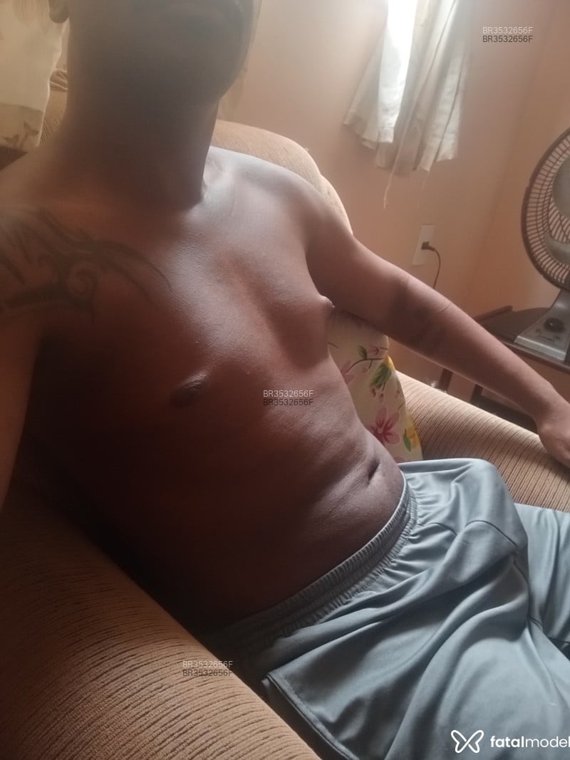 Acompanhante Pretinhodofaztudo - Feed