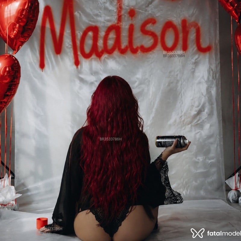Acompanhante Maddie - Feed