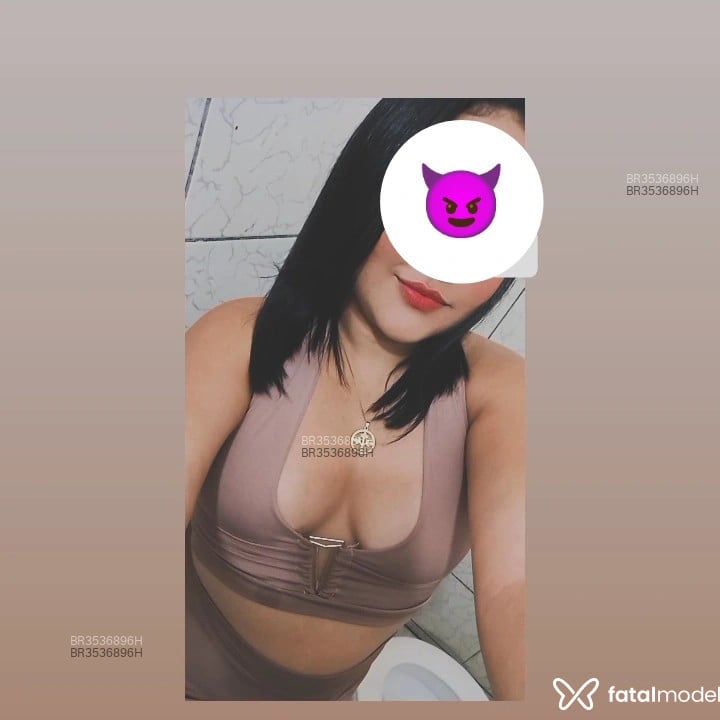 Acompanhante Caroline - Feed