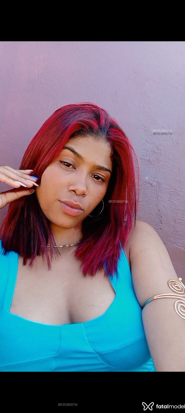 Acompanhante Yanny - Feed