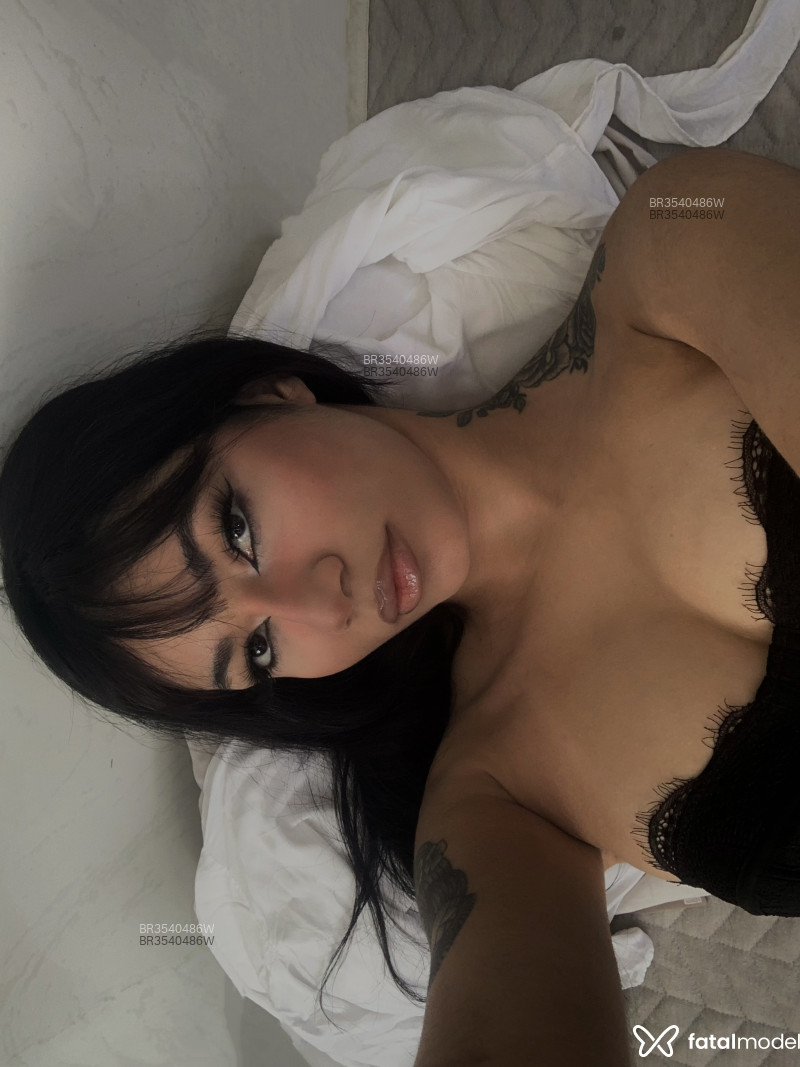 Acompanhante Madeleine - Feed