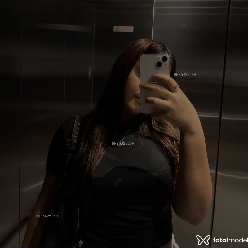 Acompanhante Mia Ferrari - Feed