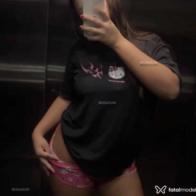 Acompanhante Mia Ferrari - Feed