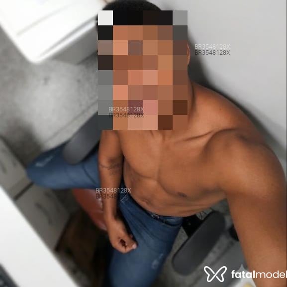 Acompanhante Gutto Black - Feed