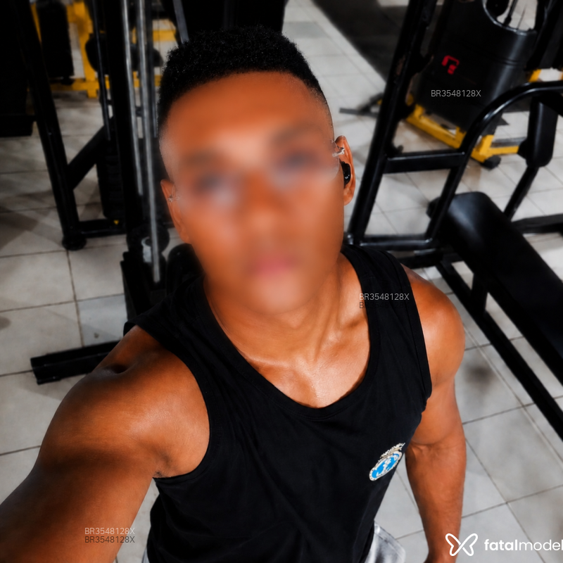Acompanhante Gutto Black - Feed