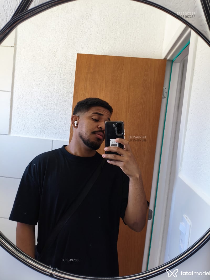 Acompanhante Lucas - Feed