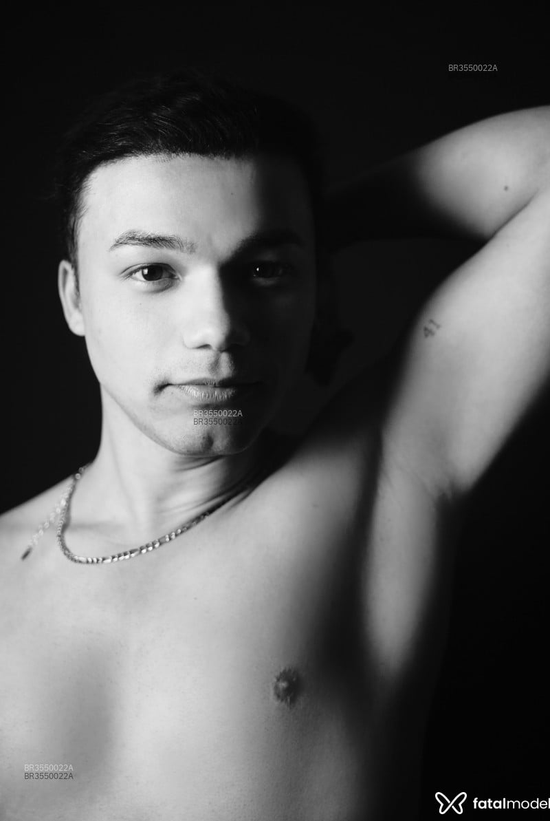 Acompanhante Henrique - Feed