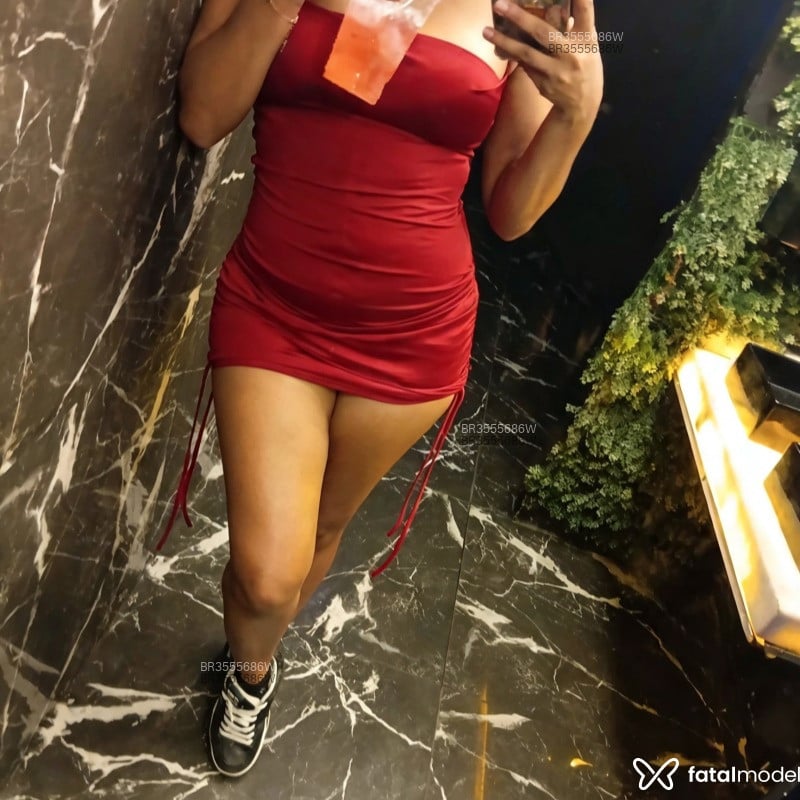 Acompanhante Preta Cachos - Feed
