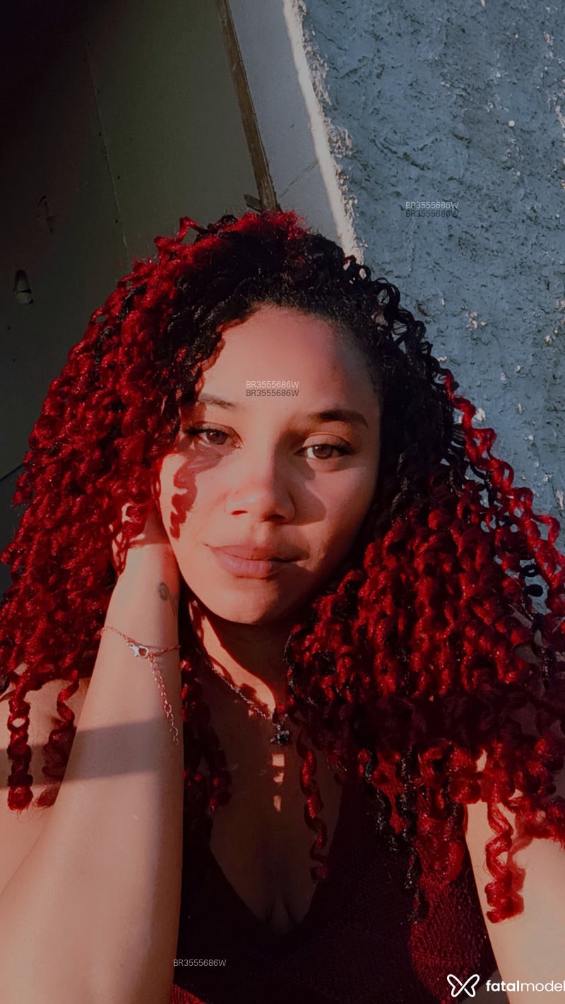 Acompanhante Preta Cachos - Feed