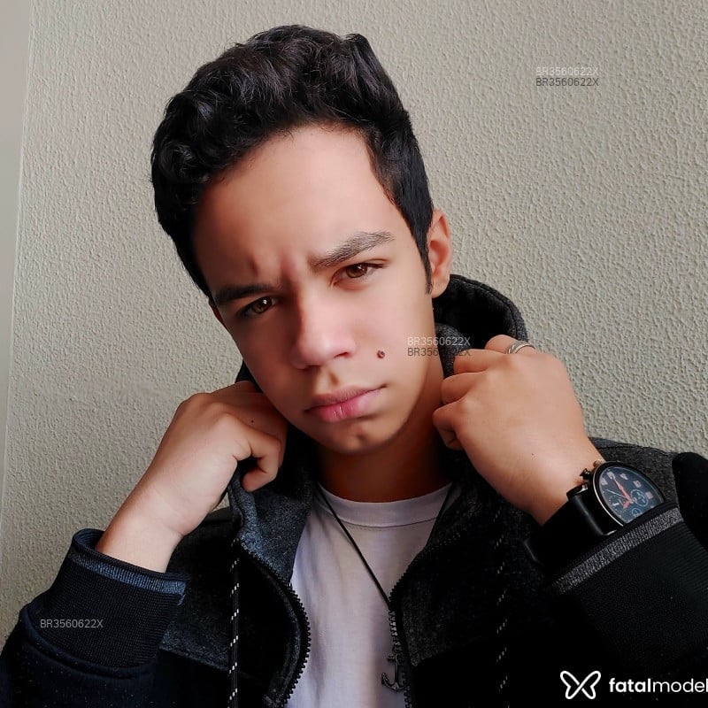 Acompanhante James - Feed