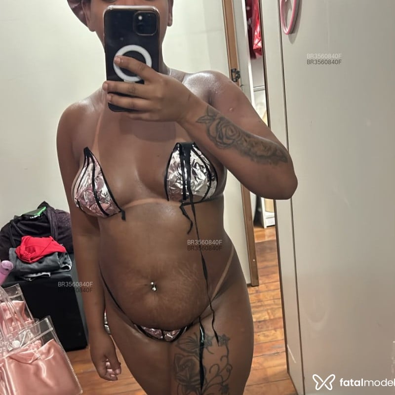 Acompanhante Preta - Feed