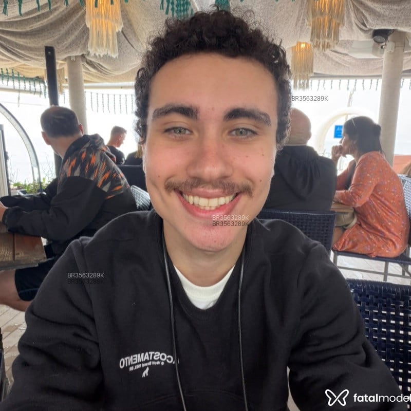 Acompanhante Oliver - Feed