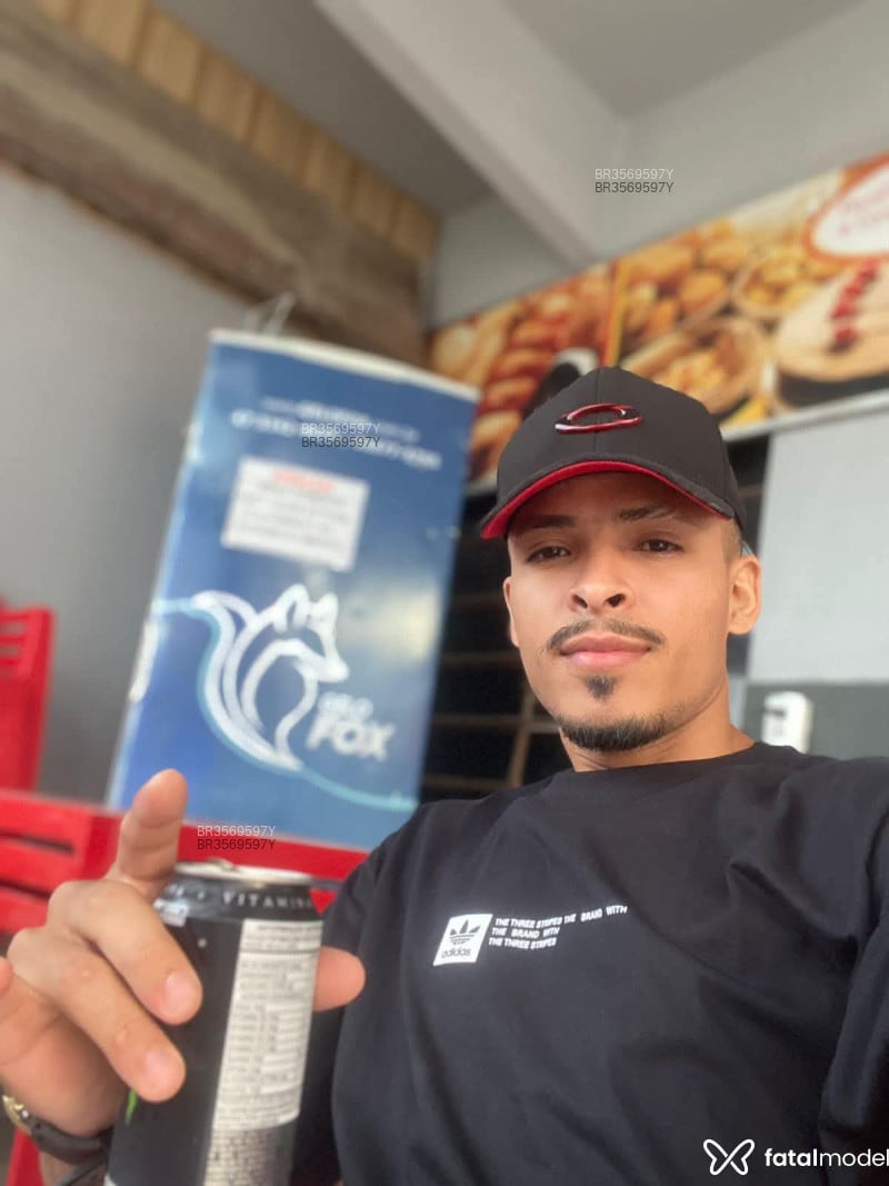 Acompanhante Oliver - Feed