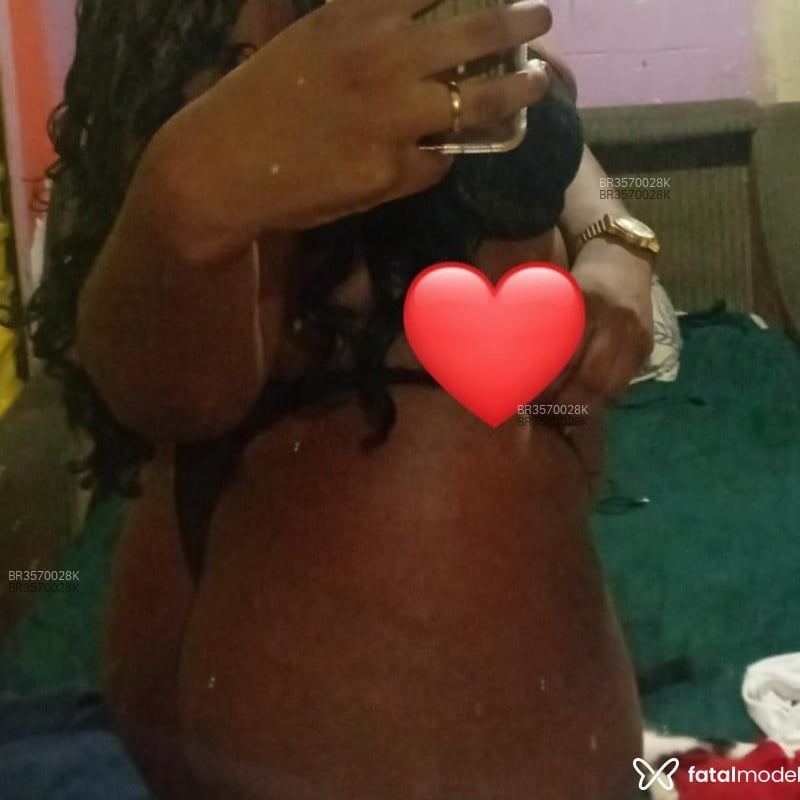 Acompanhante Preta - Feed