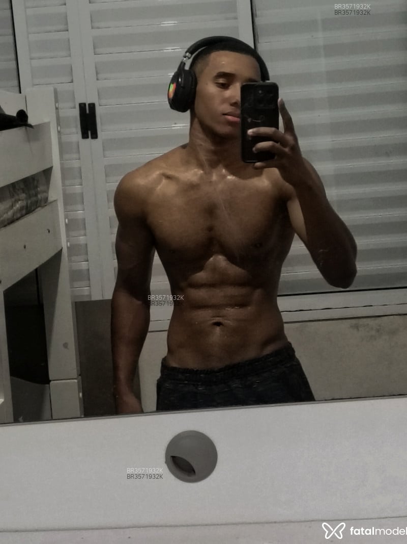 Acompanhante Vitor - Feed