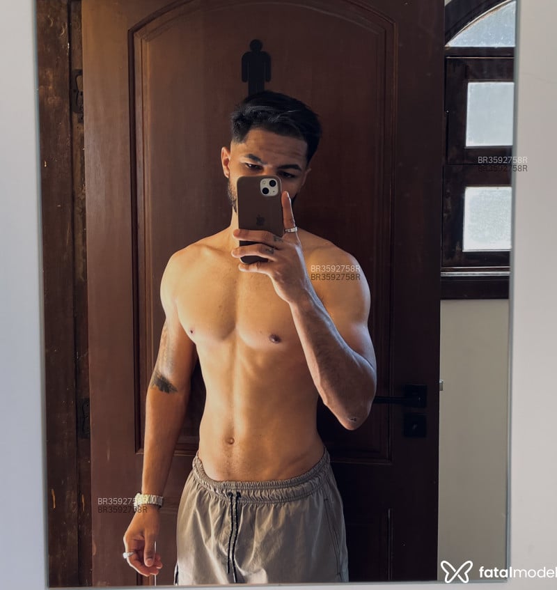 Acompanhante Henrique - Feed