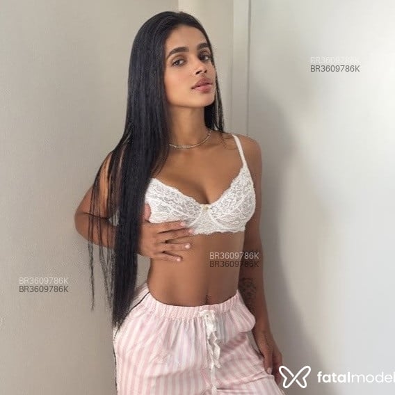 Acompanhante Celine - Feed