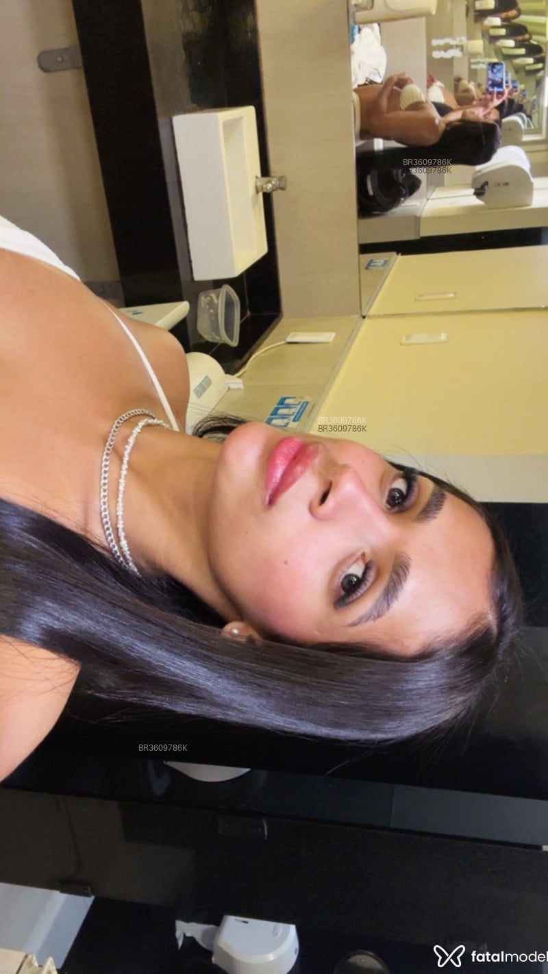 Acompanhante Celine - Feed