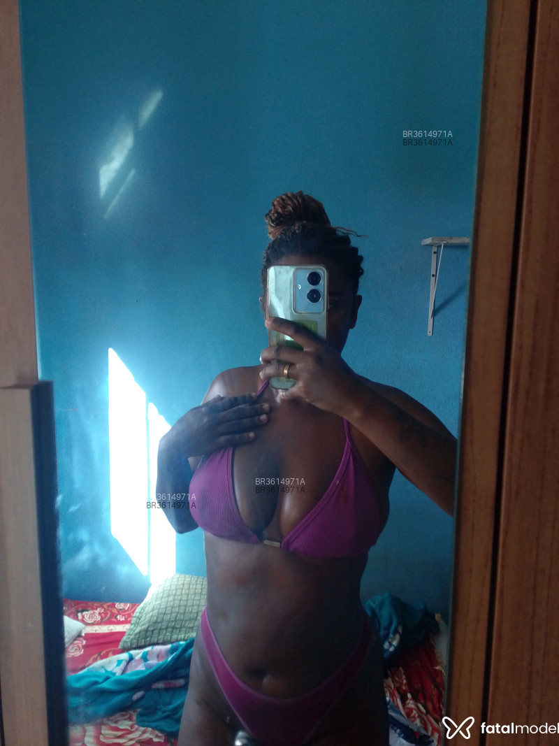 Acompanhante Preta - Feed