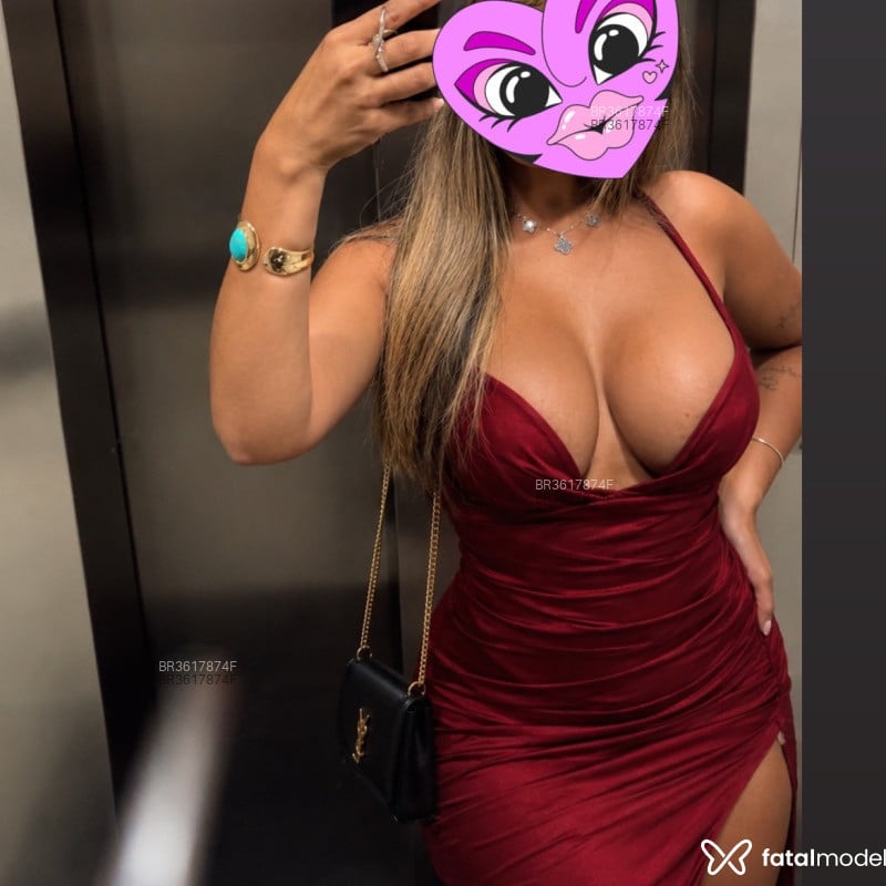 Acompanhante July - Feed