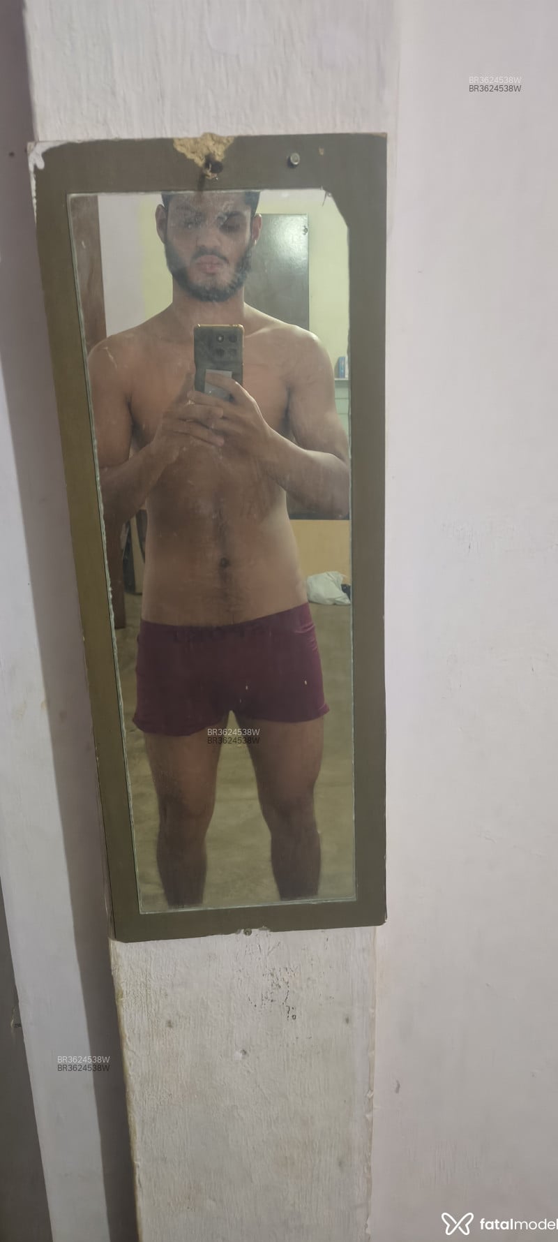 Acompanhante Henrique - Feed
