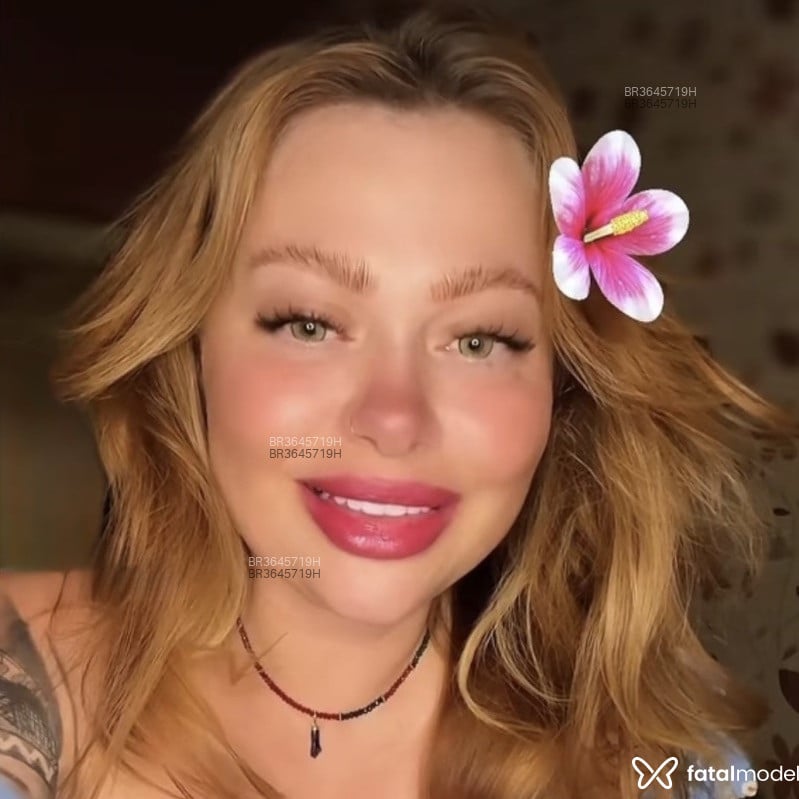 Acompanhante Mia - Feed