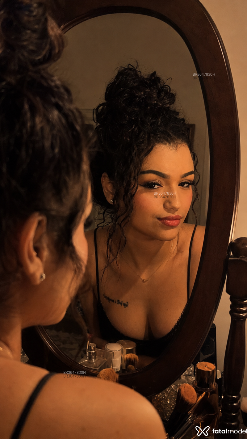 Acompanhante Jade Montclair - Feed