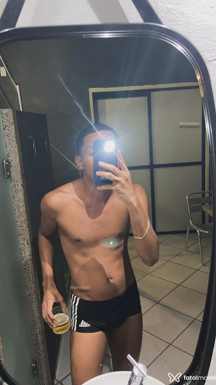 Acompanhante Preto - Feed