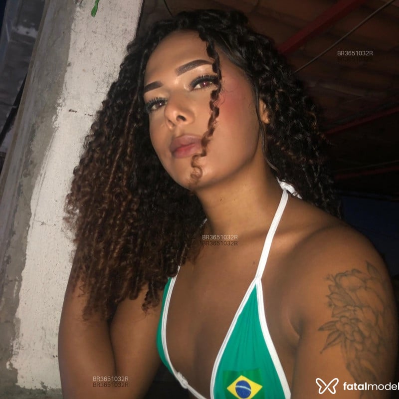 Acompanhante Cachinhosss - Feed